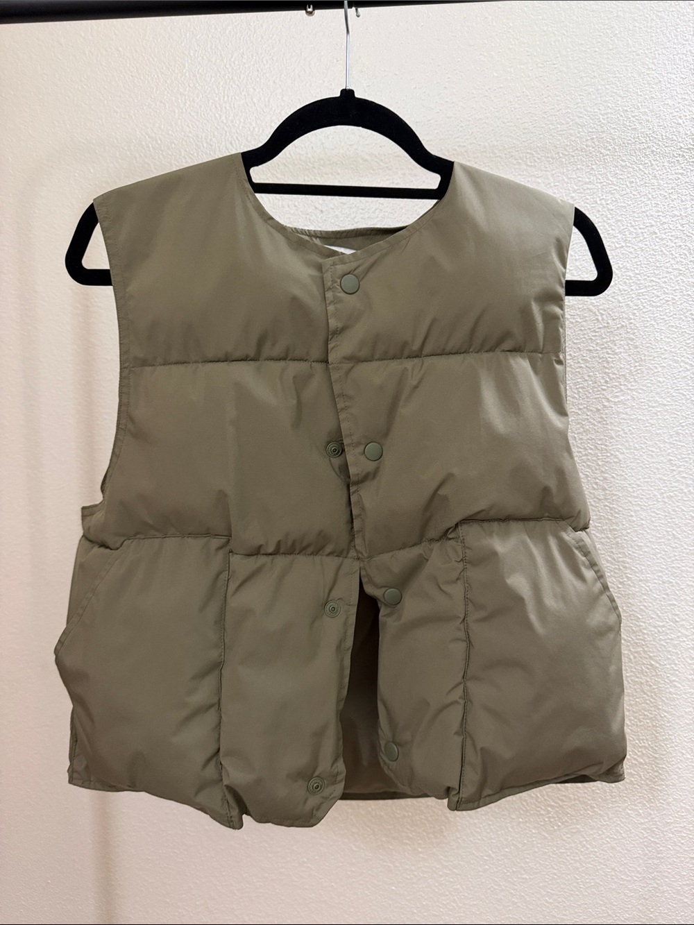 Sleeveless Quilted Puffer Vest in Olive
